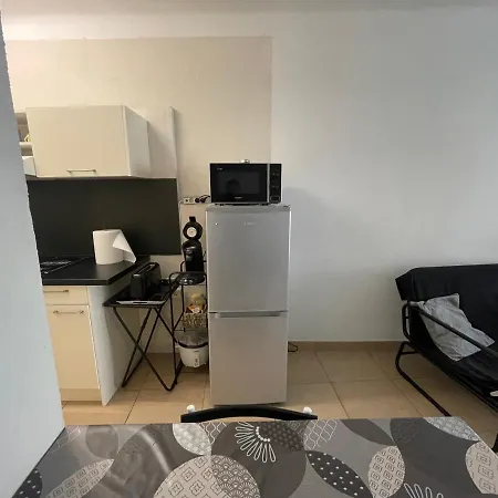 Studio Confortable Avec Terrasse Proche De La Ajaccio (Corsica)