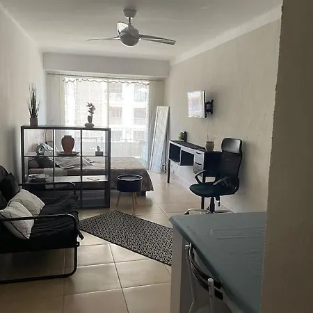 Studio Confortable Avec Terrasse Proche De La Apartment